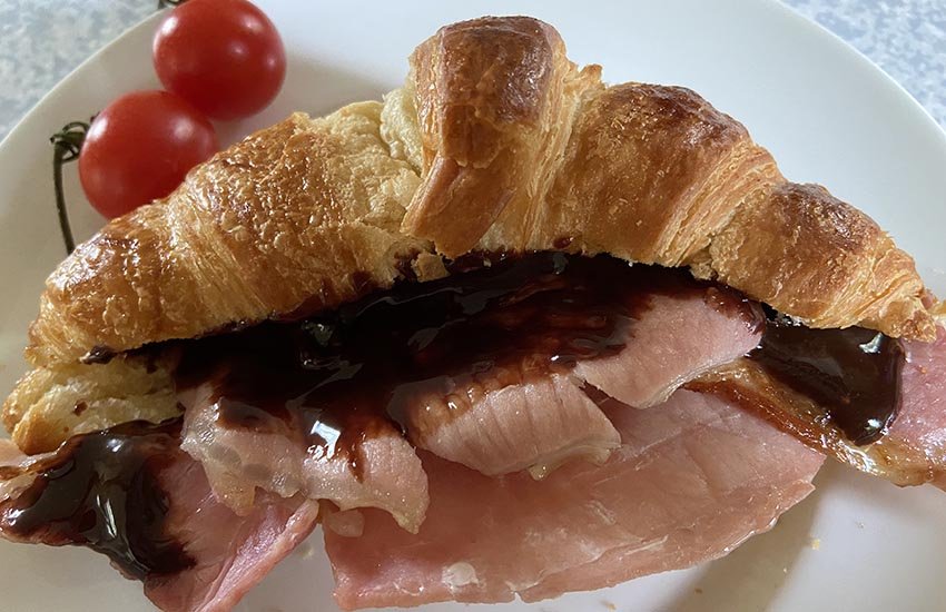 bacon & chocolate croissant (serves 4) – Tiptree