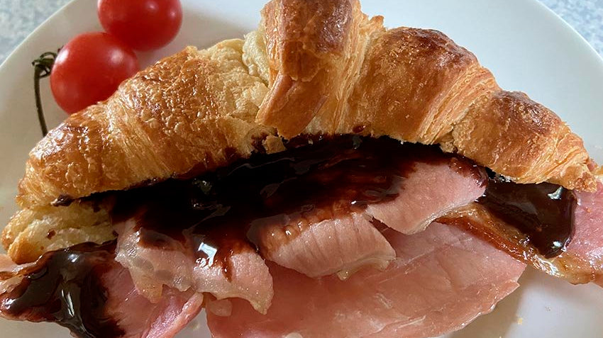 bacon & chocolate croissant (serves 4)
