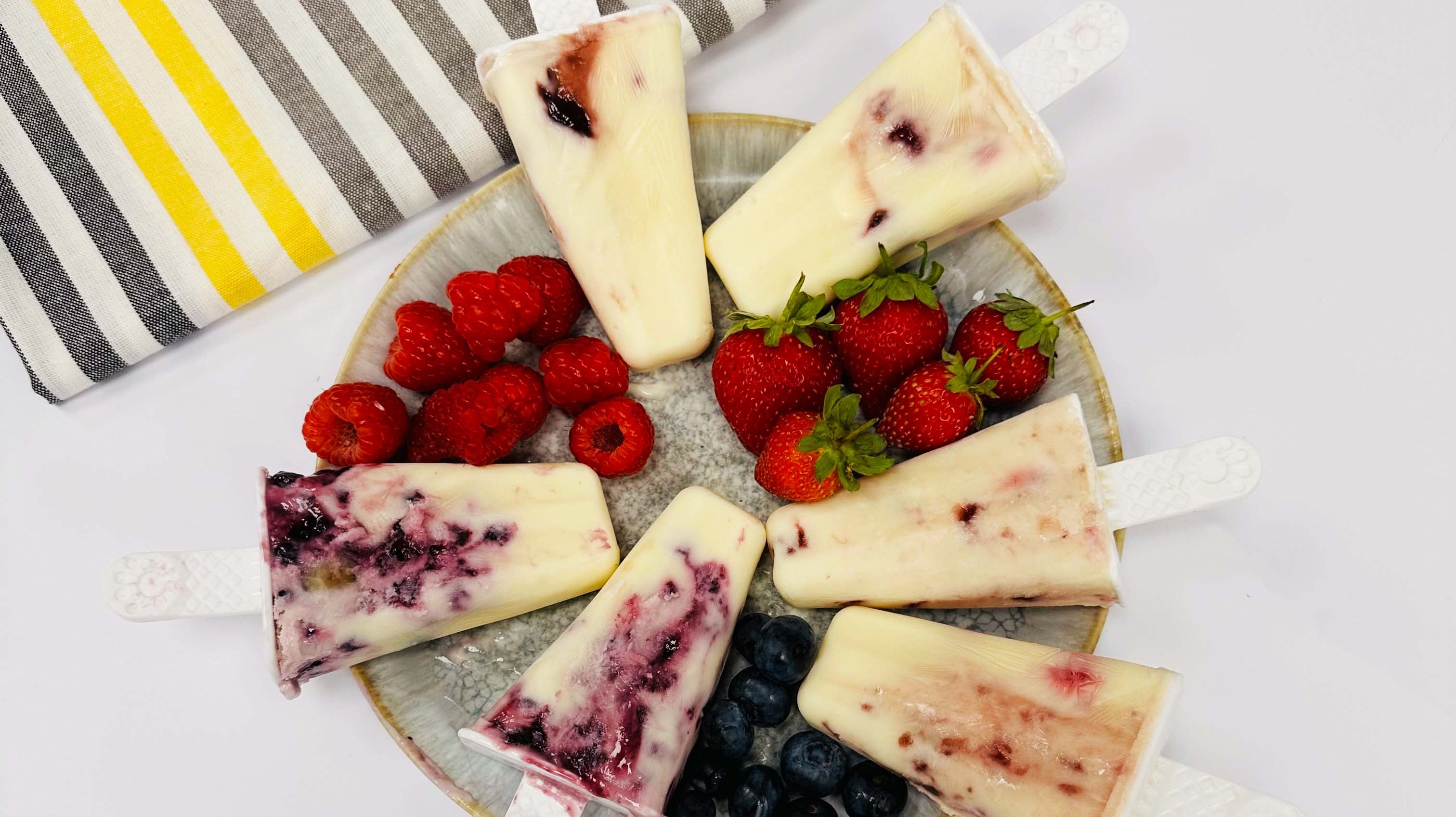 6 Frozen Ice Lollies with Fruit and Tiptree Jam