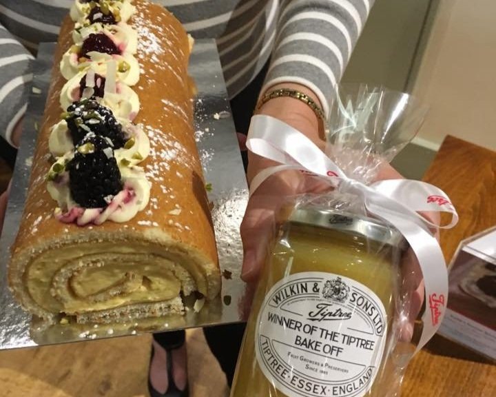 sophie's lemon curd & white chocolate roulade