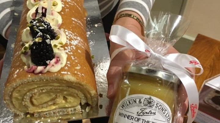sophie's lemon curd & white chocolate roulade
