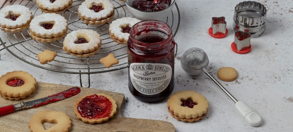 Raspberry Sandwich Cookies – Tiptree