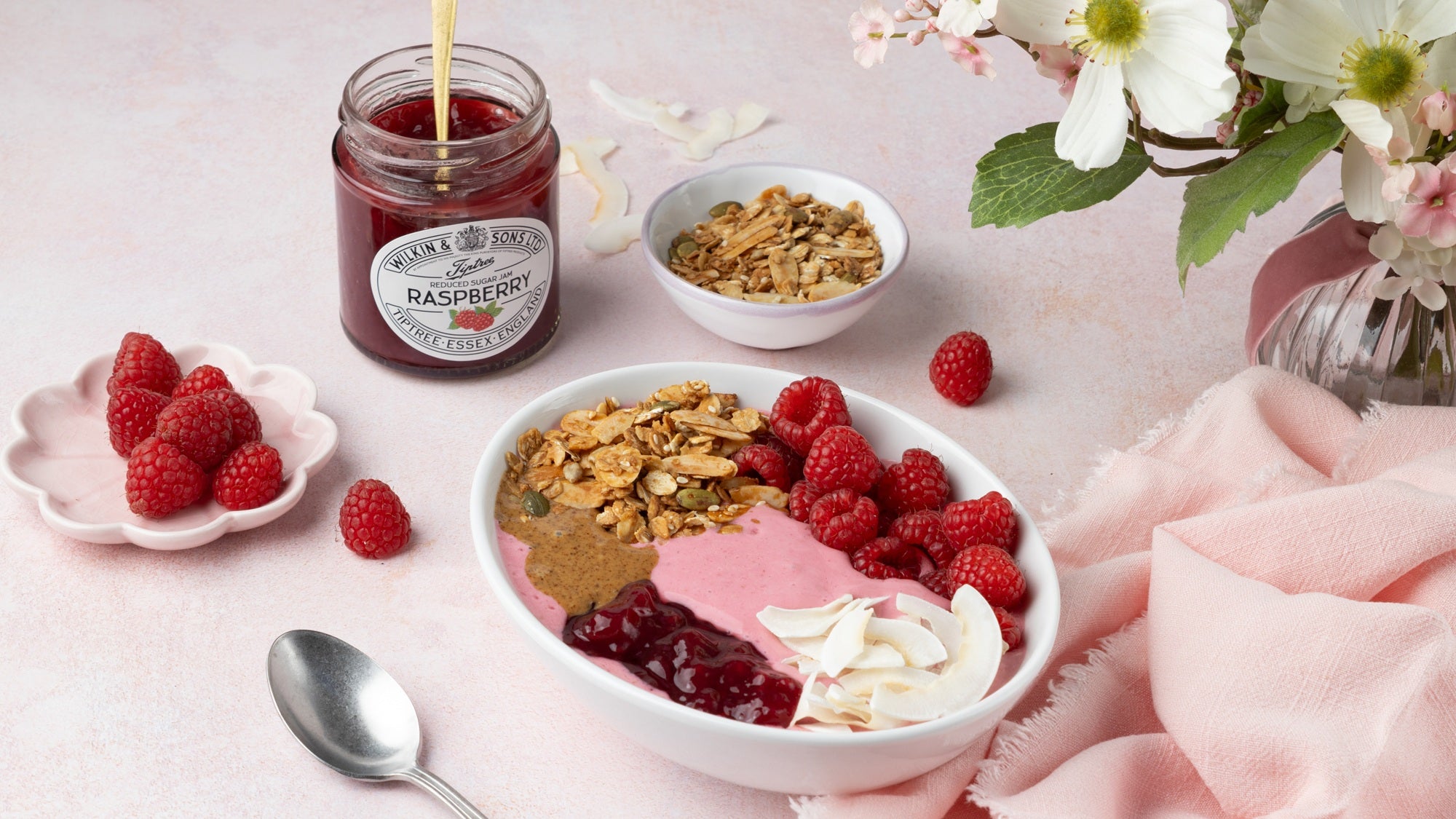 Raspberry Yoghurt Smoothie Bowl