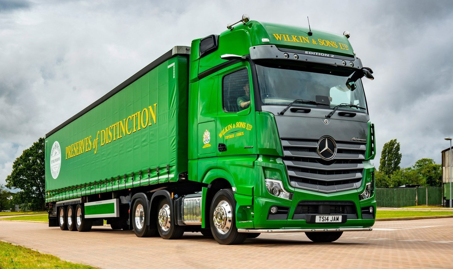 It’s ‘jam today’ for tiptree driver tim, as uk’s first exclusive mercedes-benz actros edition 2 hits the road
