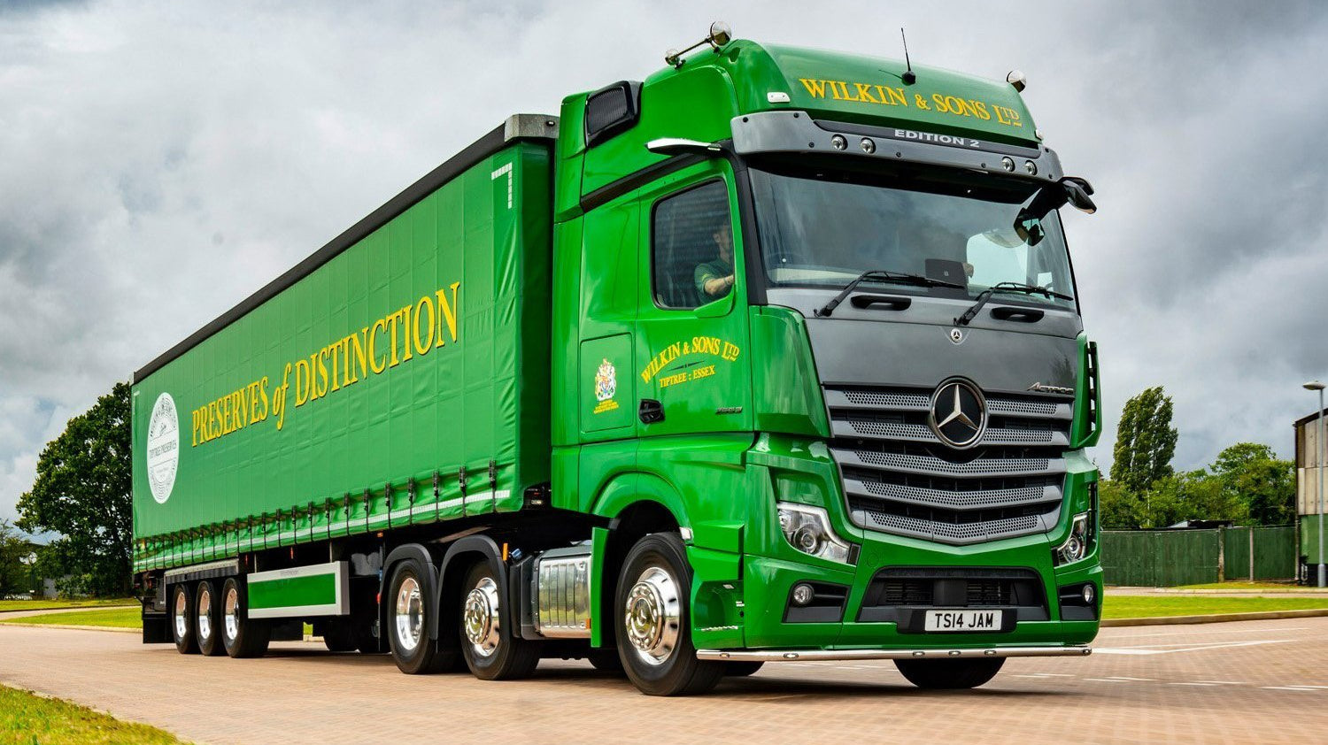 It’s ‘jam today’ for tiptree driver tim, as uk’s first exclusive mercedes-benz actros edition 2 hits the road